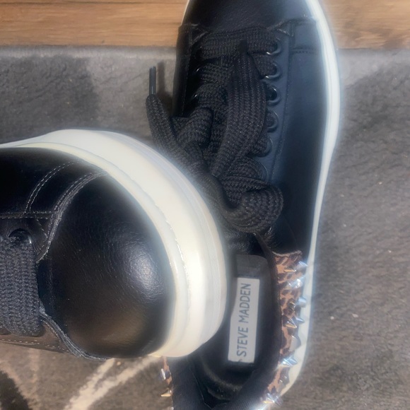 Steve Madden Studded Sneakers size 9 - Picture 11 of 11